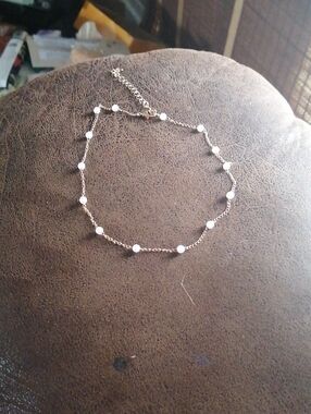 Small Thin Chain Pearl Details Necklace